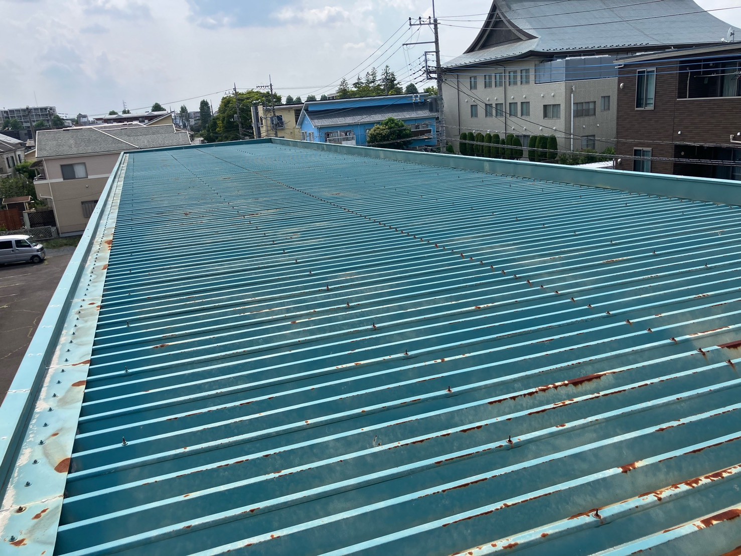 屋根全景から見える均一な劣化